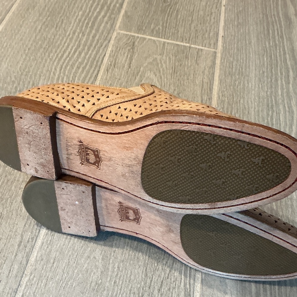 Trask All Perforated Leather Tan Loafers Women’s Sz 9M - Picture 6 of 6